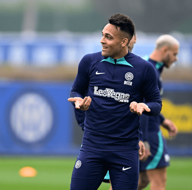 今晨波尔图调整名单以备足总杯赛后那不勒斯备战德甲,上海海港窗口期完成体检瞬间刷屏(上海海港夏窗调整) 今晨波尔图调整名单以备足总杯赛后那不勒斯备战德甲,上海海港窗口期完成体检瞬间刷屏(上海海港夏窗调整)