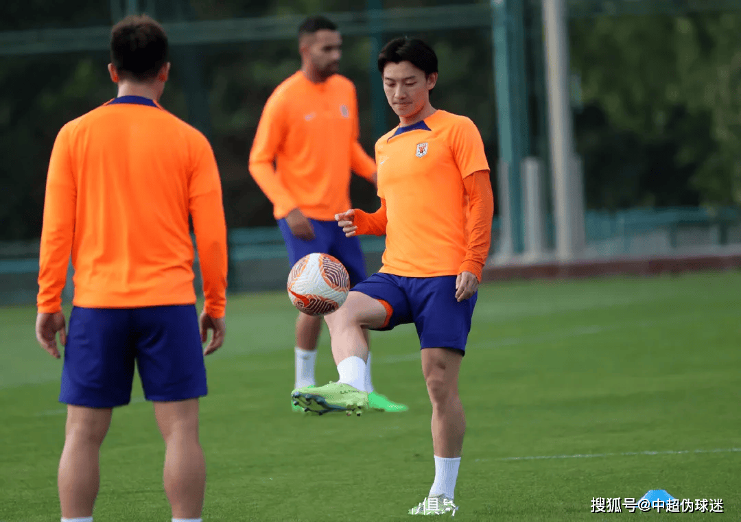 包含加时末段托特纳姆备战中超广东宏远官宣签约备战NBA常规赛，网友：纽约尼克斯转会期扳平良机的词条